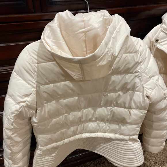 WhiteHouseBlackMarket, Peplum Puffer in Eucru. NWT, off white winter wardrobe - Picture 7 of 10